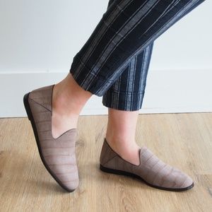 Yoshi Flat, light brown embossed nubuck